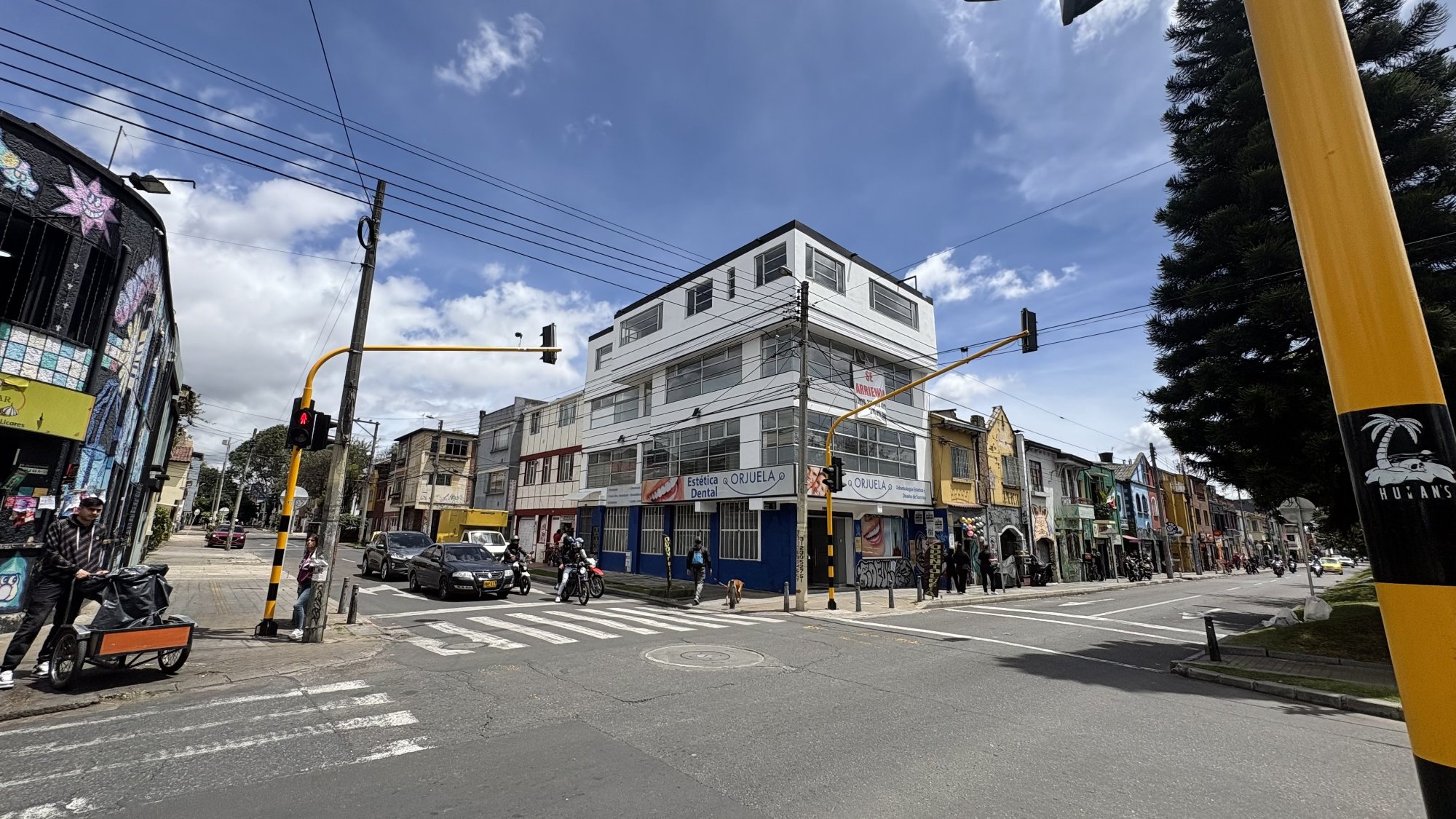 Edificio comercial en Parkway Bogotá – 520 m², 4 pisos + terraza y locales independientes remodelados